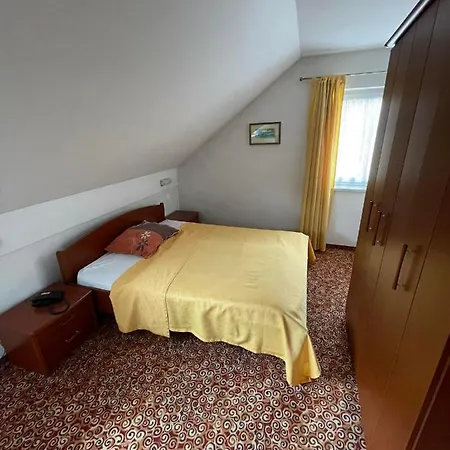 Gostisce Senica Senovo